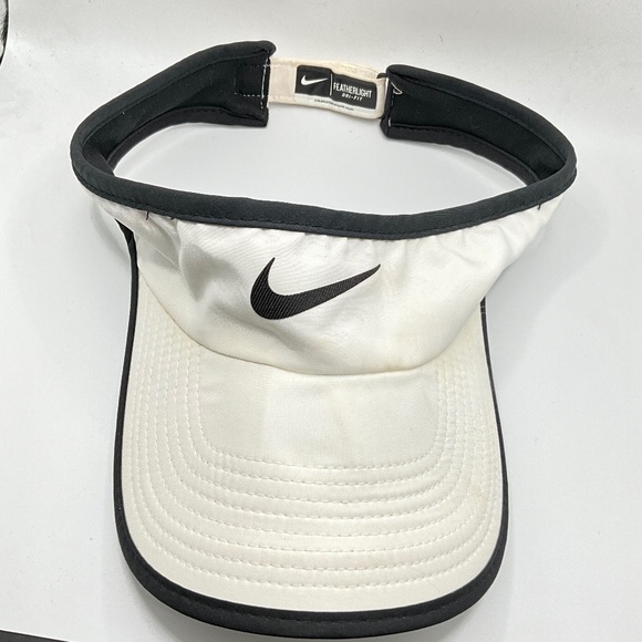 White Nike Visor - Picture 1 of 4